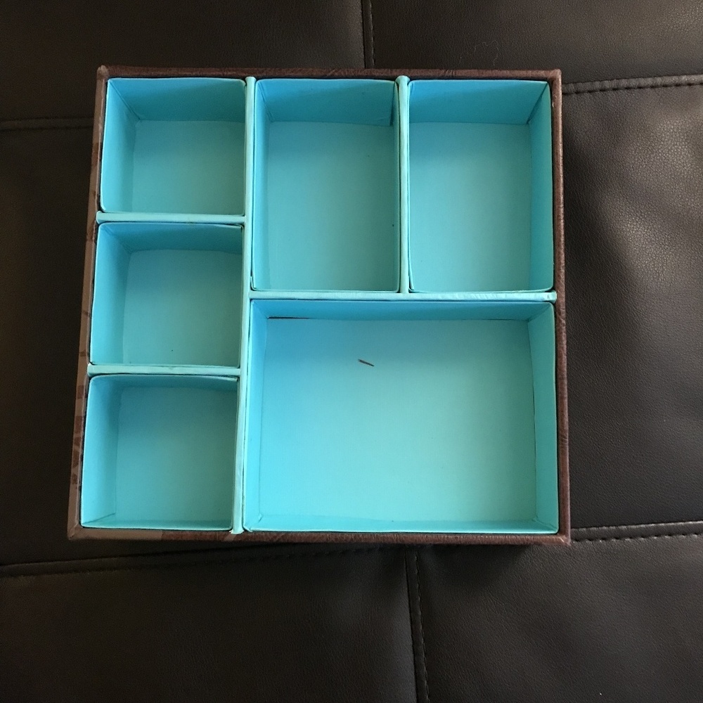 Desk organizer